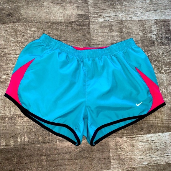Nike Pants - Womens Nike Shorts Size Medium